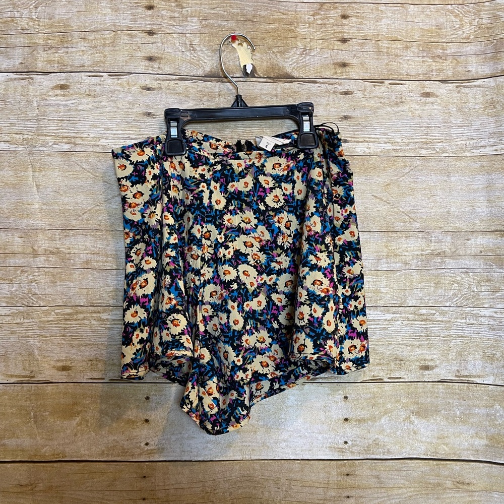 LA hearts floral shorts 🛍